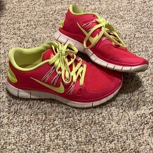 Nike free run tennis shoes
